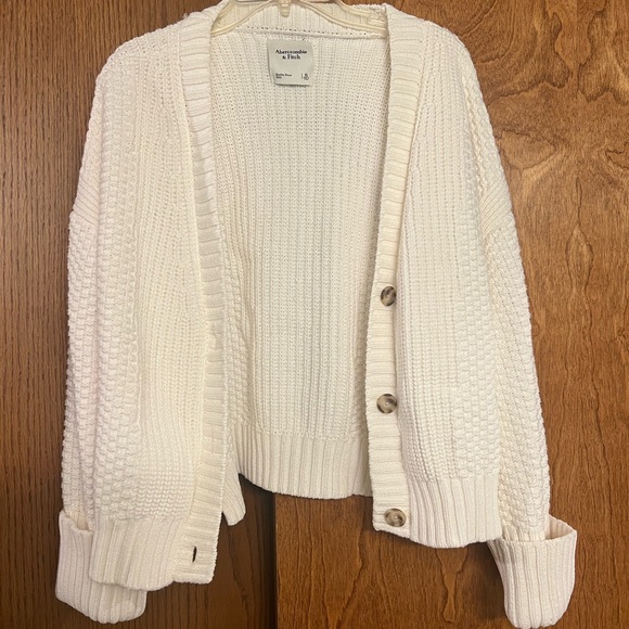 Abercrombie & Fitch Sweaters - Abercrombie Chunky White Cardigan